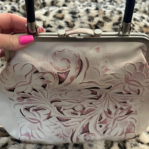 Patricia Nash Pink and White Floral Clutch - Picture 2 of 8